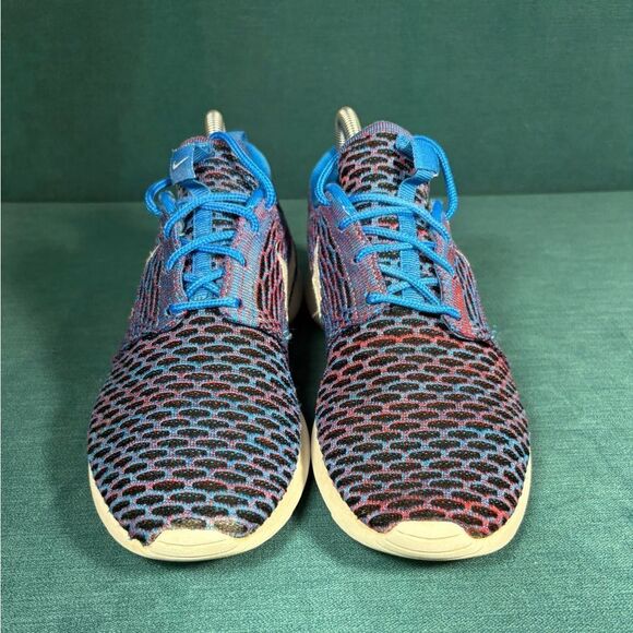 Size 9 - Women’s Nike Roshe Flyknit multicolor shoes - Picture 4 of 9